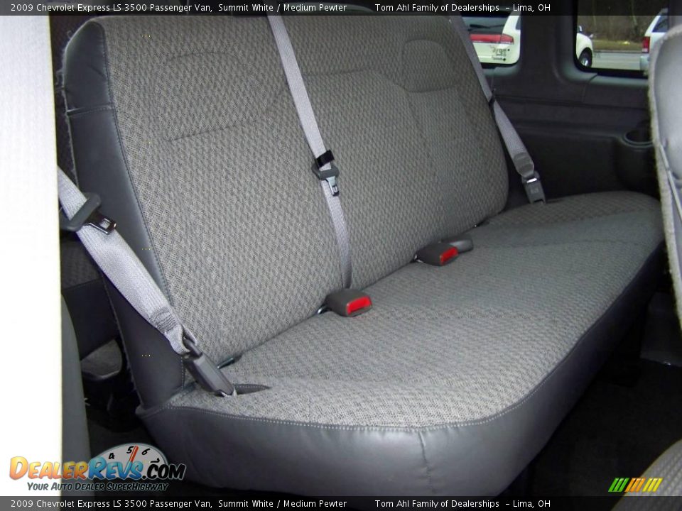 2009 Chevrolet Express LS 3500 Passenger Van Summit White / Medium Pewter Photo #17