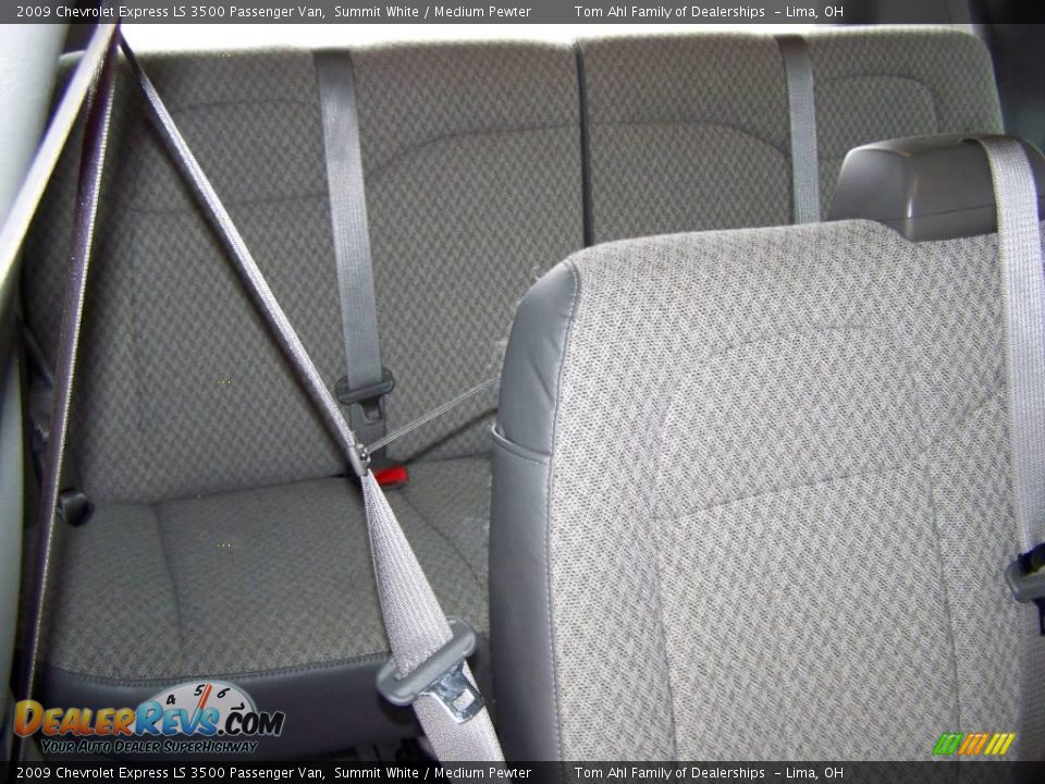 2009 Chevrolet Express LS 3500 Passenger Van Summit White / Medium Pewter Photo #18