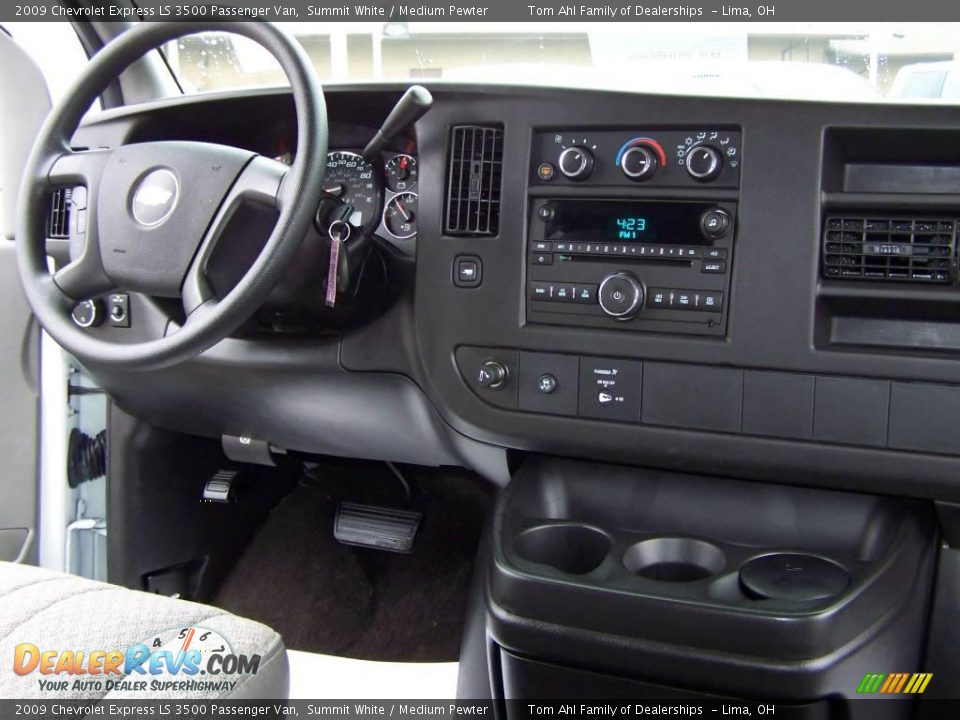 2009 Chevrolet Express LS 3500 Passenger Van Summit White / Medium Pewter Photo #19