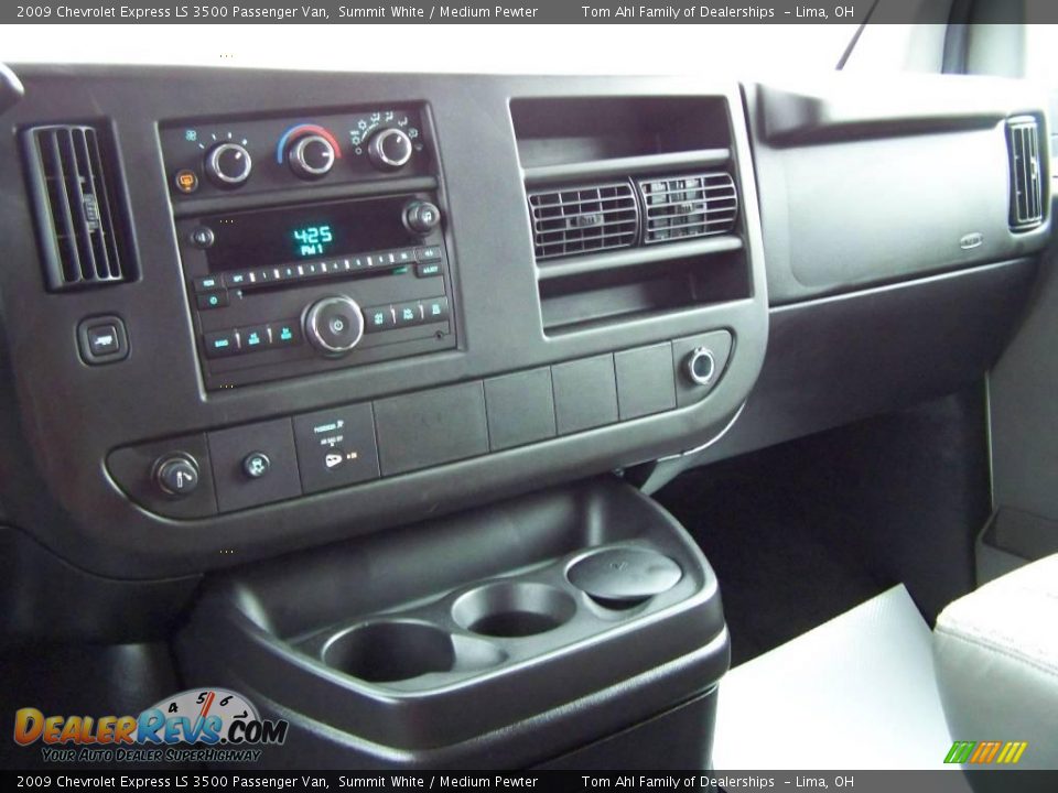 2009 Chevrolet Express LS 3500 Passenger Van Summit White / Medium Pewter Photo #24