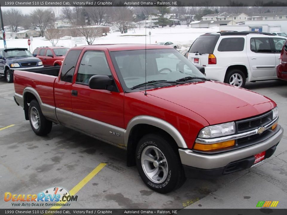 1999 Chevrolet S10 LS Extended Cab Victory Red / Graphite Photo #2