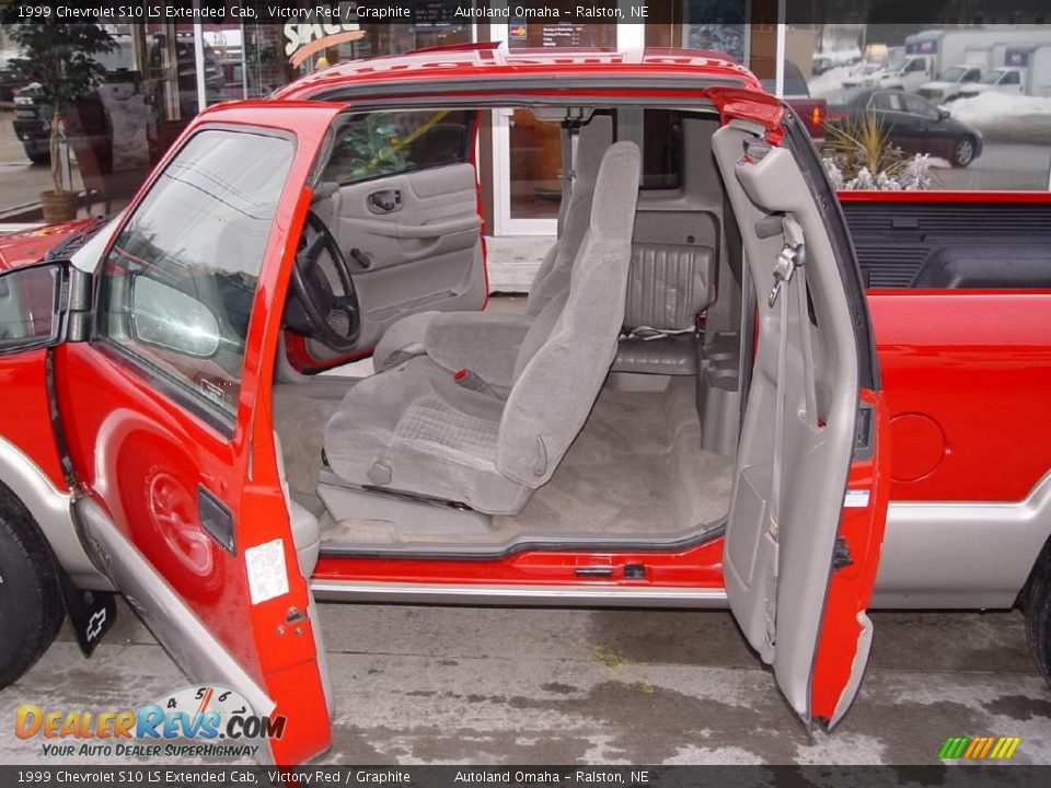 1999 Chevrolet S10 LS Extended Cab Victory Red / Graphite Photo #6