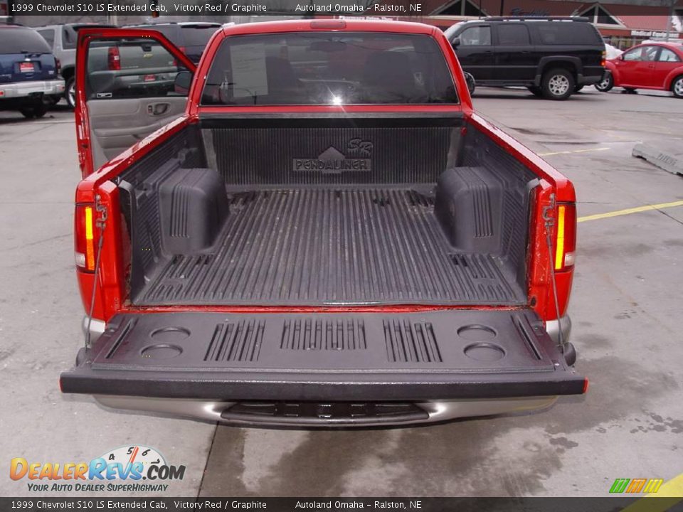 1999 Chevrolet S10 LS Extended Cab Victory Red / Graphite Photo #9