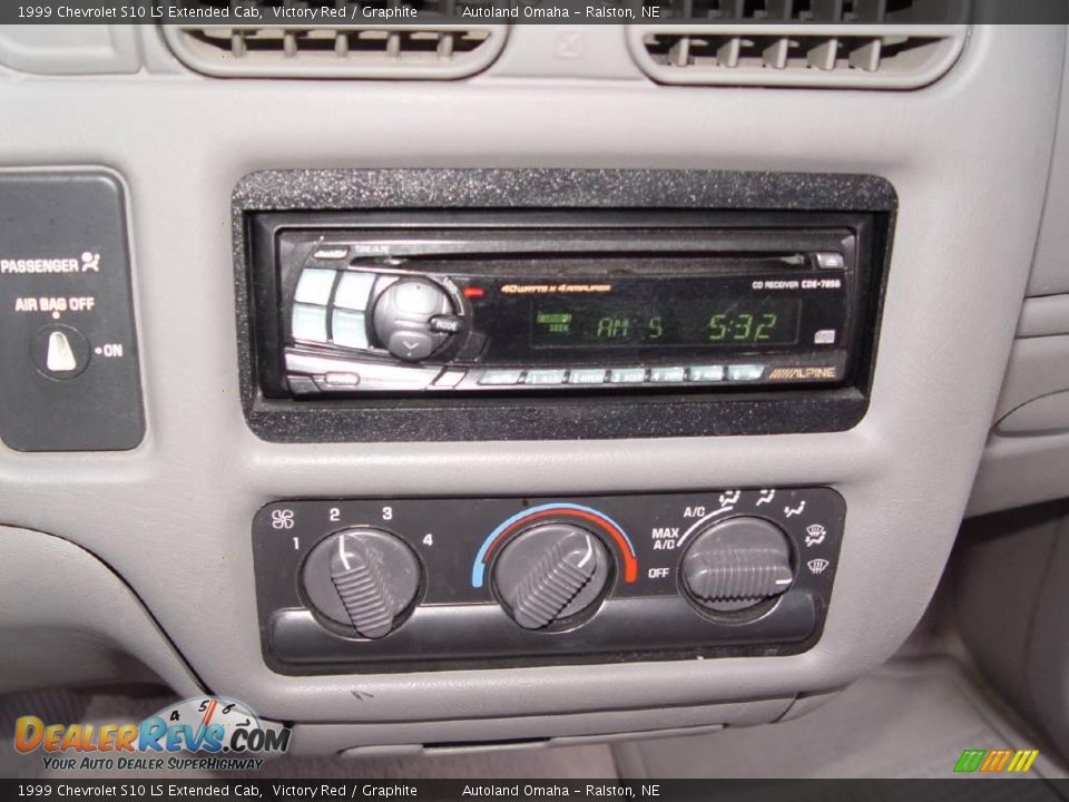1999 Chevrolet S10 LS Extended Cab Victory Red / Graphite Photo #14