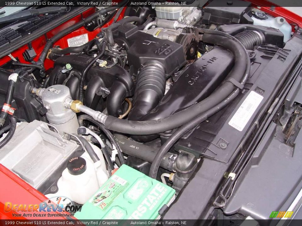 1999 Chevrolet S10 LS Extended Cab Victory Red / Graphite Photo #21