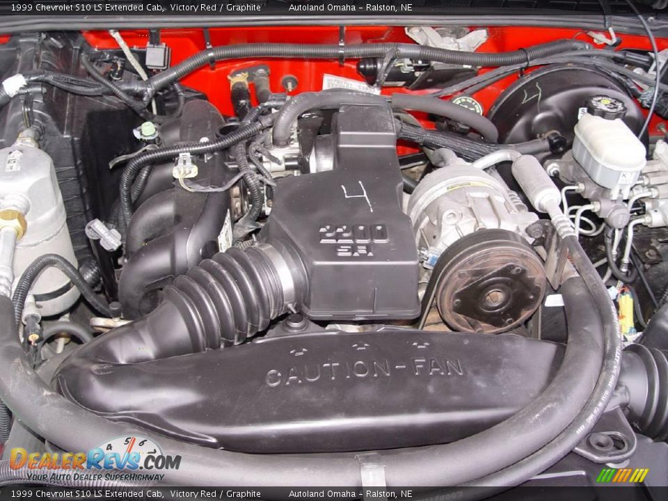 1999 Chevrolet S10 LS Extended Cab Victory Red / Graphite Photo #22