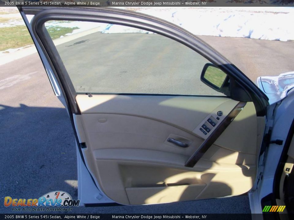 2005 BMW 5 Series 545i Sedan Alpine White / Beige Photo #9