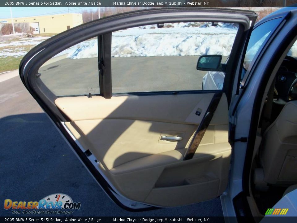 2005 BMW 5 Series 545i Sedan Alpine White / Beige Photo #11