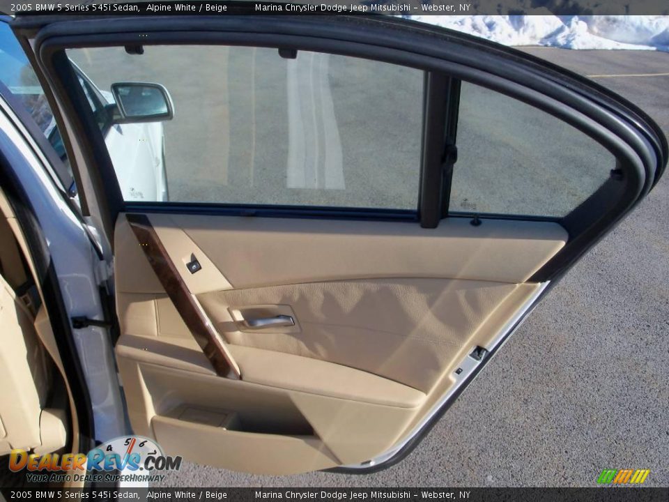 2005 BMW 5 Series 545i Sedan Alpine White / Beige Photo #16