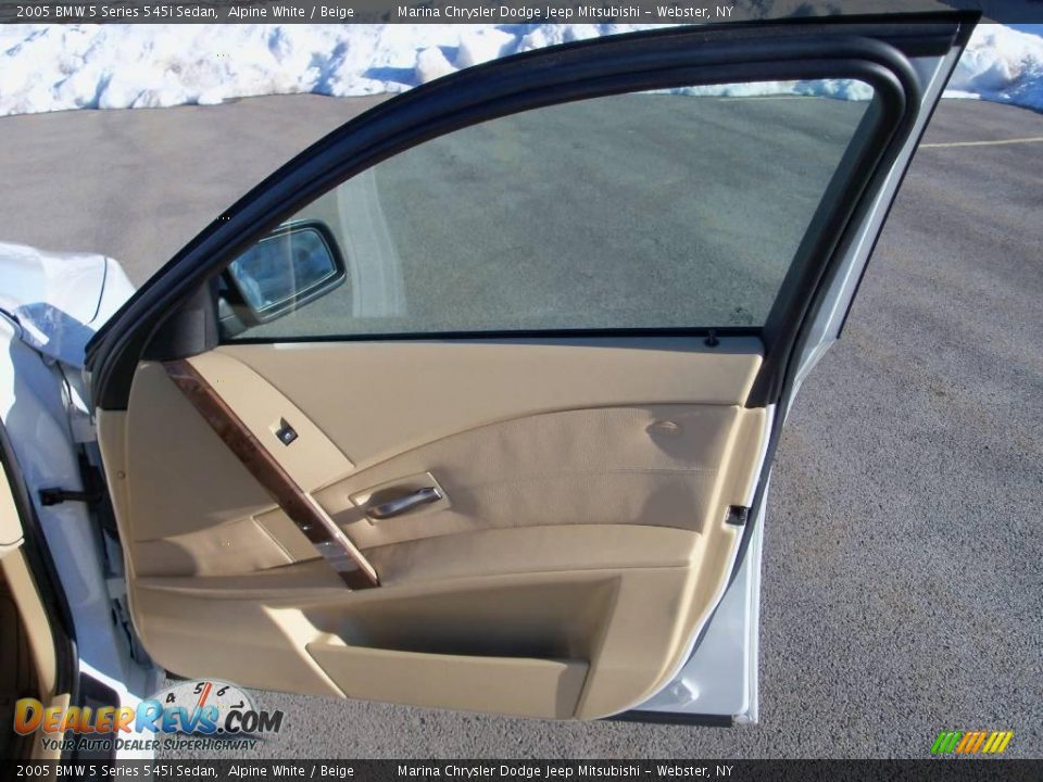 2005 BMW 5 Series 545i Sedan Alpine White / Beige Photo #19