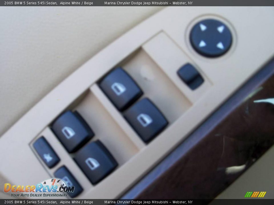 2005 BMW 5 Series 545i Sedan Alpine White / Beige Photo #25