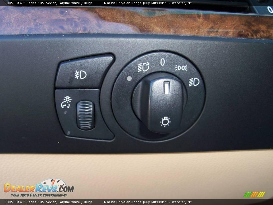 2005 BMW 5 Series 545i Sedan Alpine White / Beige Photo #26