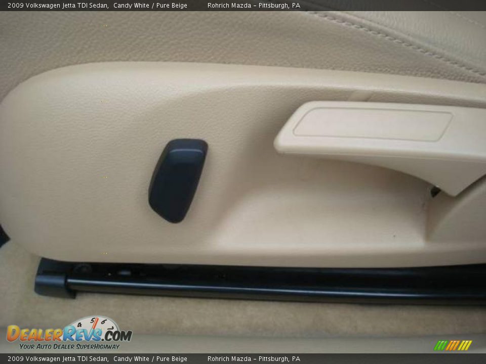 2009 Volkswagen Jetta TDI Sedan Candy White / Pure Beige Photo #15