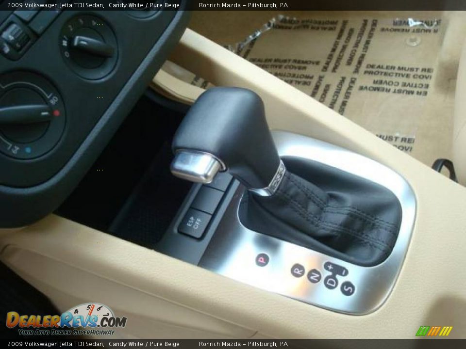 2009 Volkswagen Jetta TDI Sedan Candy White / Pure Beige Photo #17