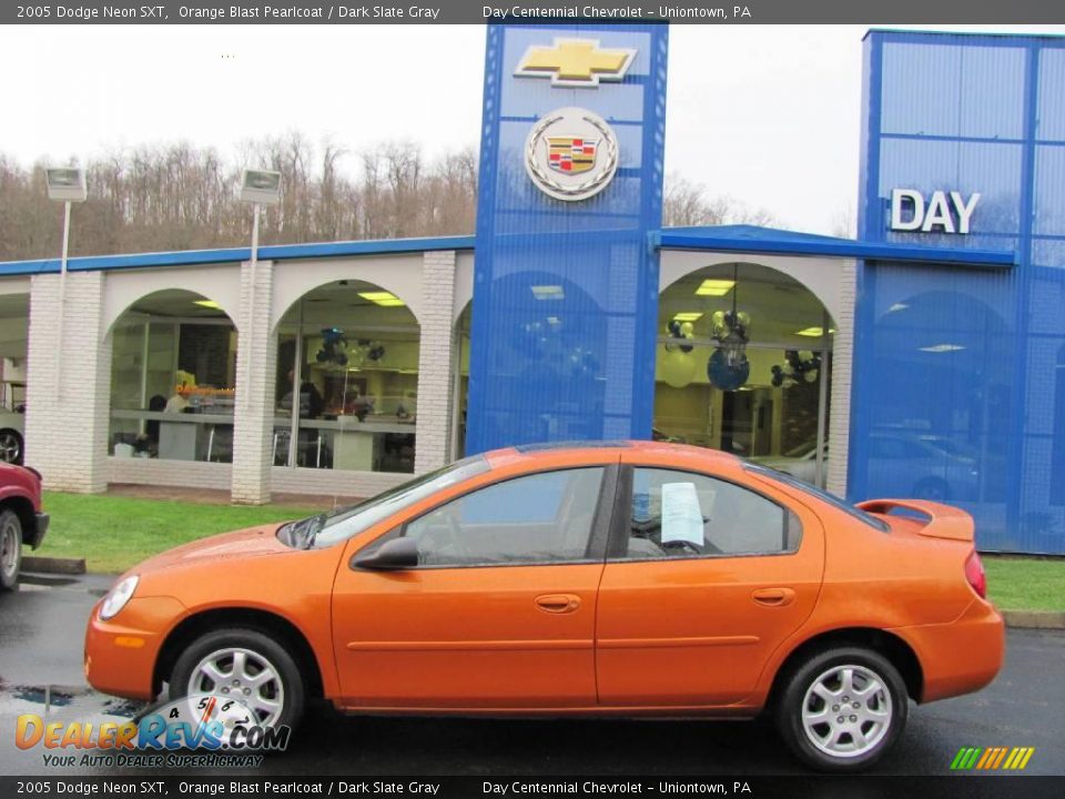 2005 Dodge Neon SXT Orange Blast Pearlcoat / Dark Slate Gray Photo #3