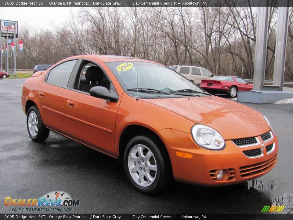 2005 Dodge Neon SXT Orange Blast Pearlcoat / Dark Slate Gray Photo #6