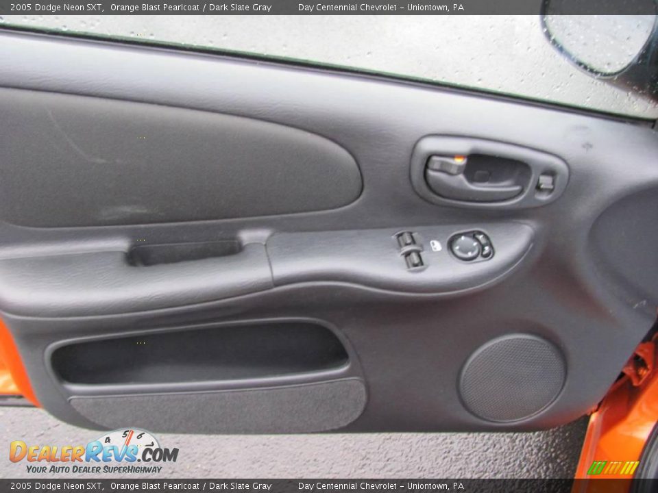 2005 Dodge Neon SXT Orange Blast Pearlcoat / Dark Slate Gray Photo #10