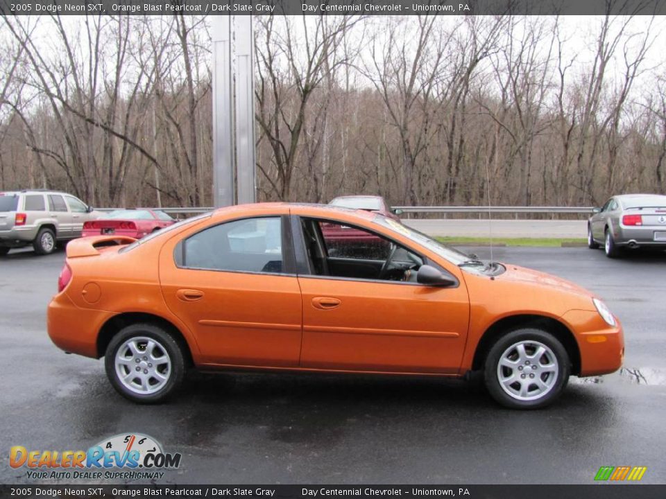 2005 Dodge Neon SXT Orange Blast Pearlcoat / Dark Slate Gray Photo #13