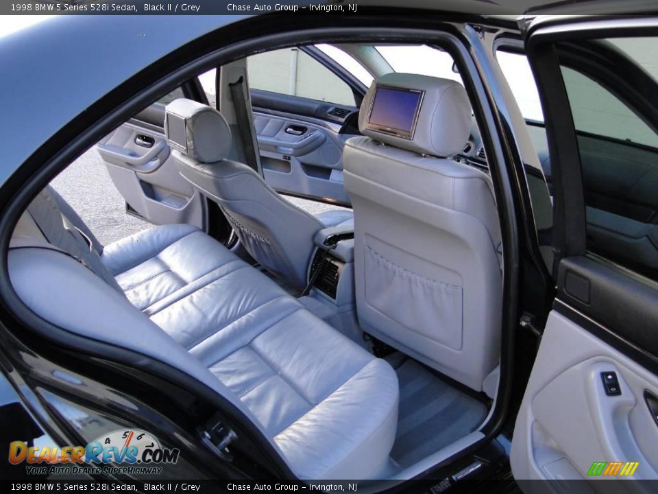 1998 BMW 5 Series 528i Sedan Black II / Grey Photo #17