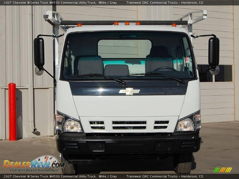 2007 Chevrolet W Series Truck W4500 Commercial Utility Truck White / Gray Photo #2