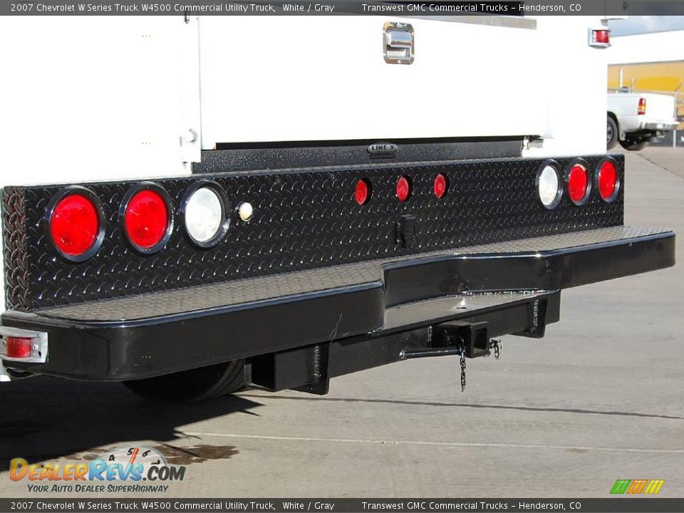 2007 Chevrolet W Series Truck W4500 Commercial Utility Truck White / Gray Photo #10
