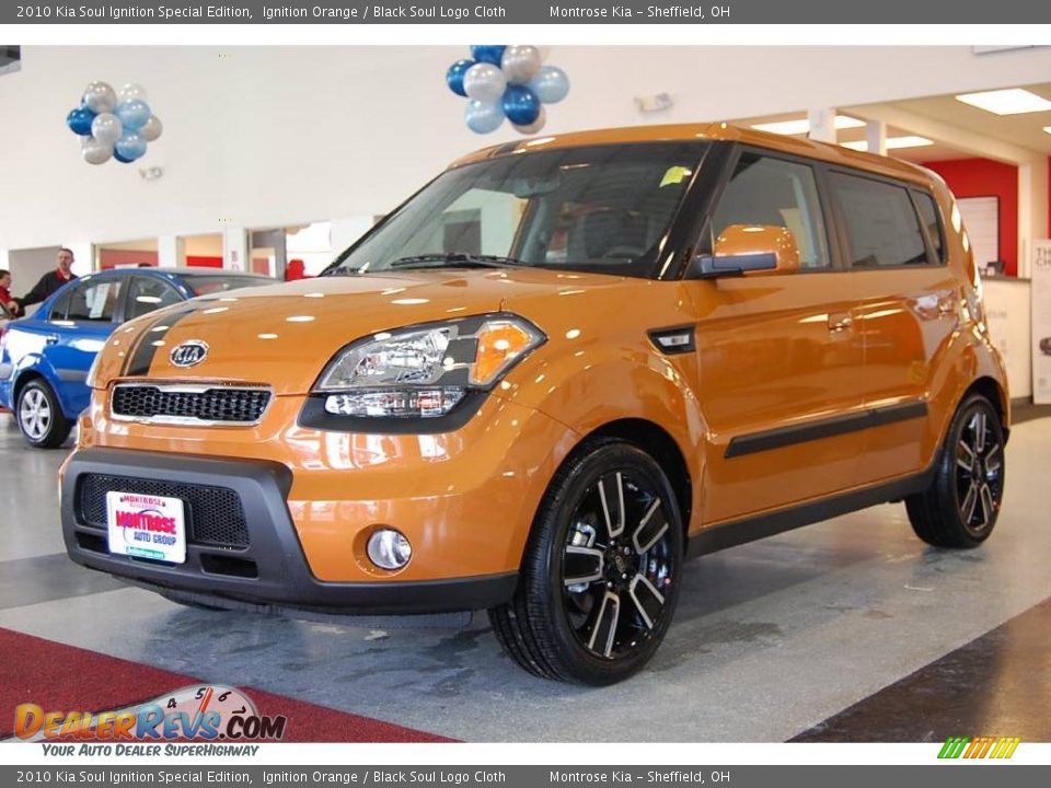 2010 Kia Soul Ignition Special Edition Ignition Orange / Black Soul Logo Cloth Photo #2
