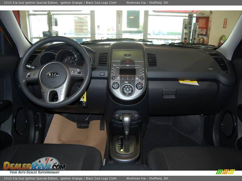2010 Kia Soul Ignition Special Edition Ignition Orange / Black Soul Logo Cloth Photo #12