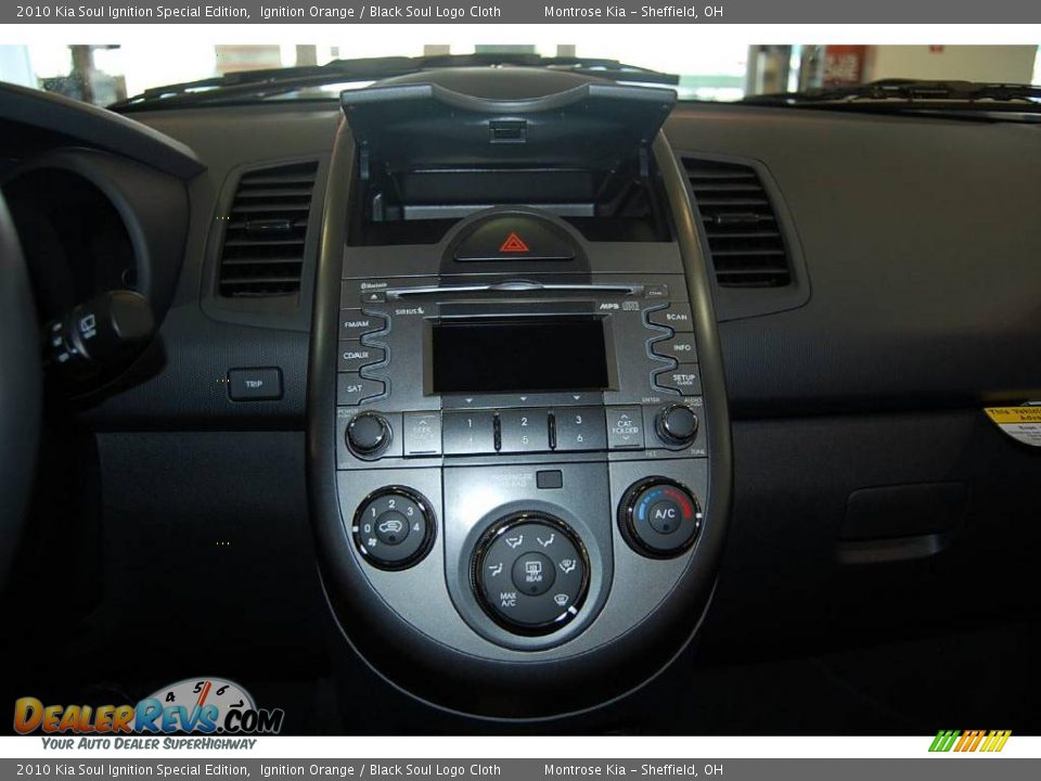 2010 Kia Soul Ignition Special Edition Ignition Orange / Black Soul Logo Cloth Photo #35