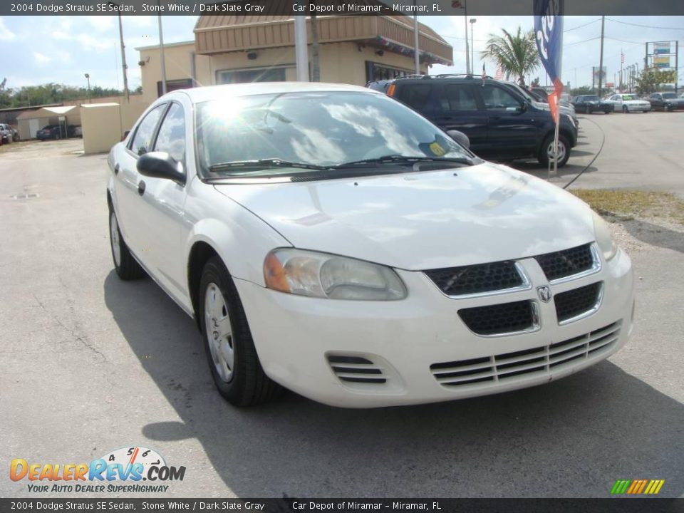 2004 Dodge Stratus SE Sedan Stone White / Dark Slate Gray Photo #1