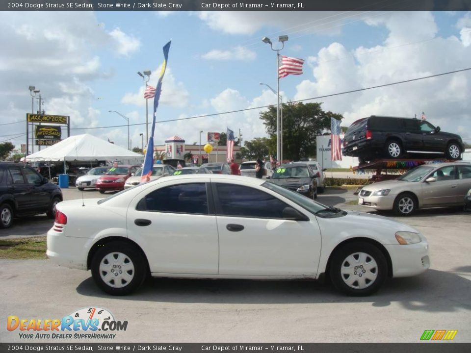 2004 Dodge Stratus SE Sedan Stone White / Dark Slate Gray Photo #2