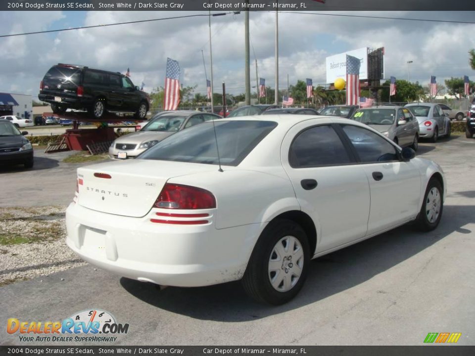 2004 Dodge Stratus SE Sedan Stone White / Dark Slate Gray Photo #3