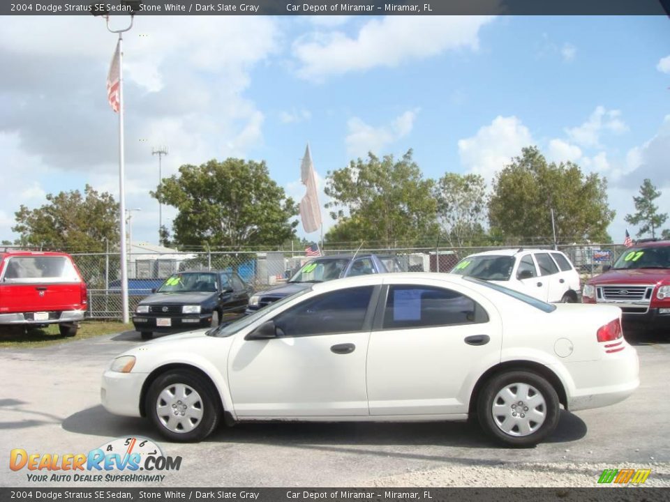 2004 Dodge Stratus SE Sedan Stone White / Dark Slate Gray Photo #6