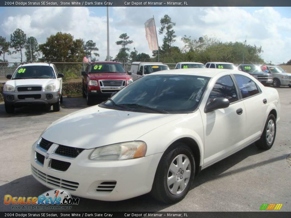 2004 Dodge Stratus SE Sedan Stone White / Dark Slate Gray Photo #7