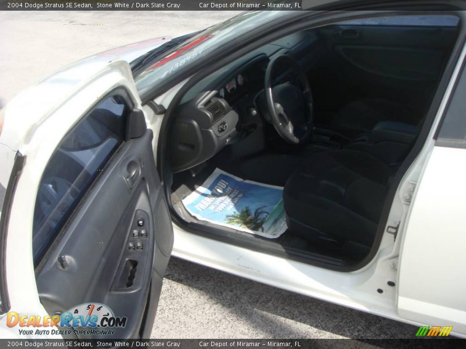 2004 Dodge Stratus SE Sedan Stone White / Dark Slate Gray Photo #9