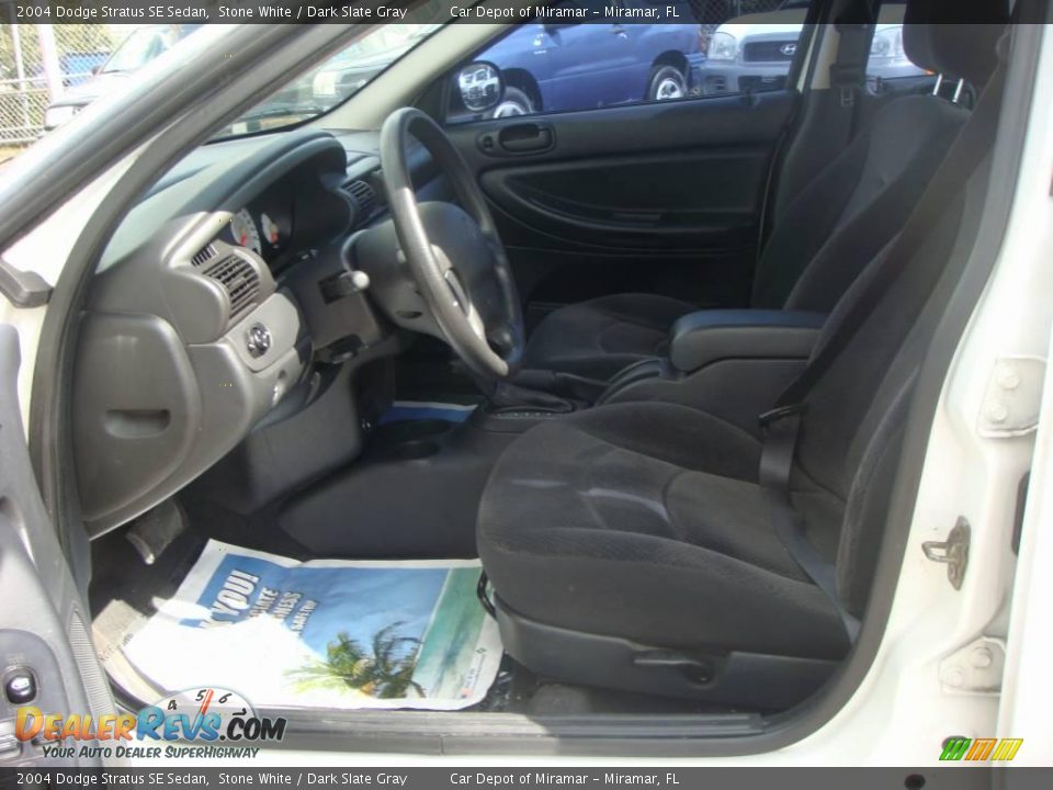 2004 Dodge Stratus SE Sedan Stone White / Dark Slate Gray Photo #10