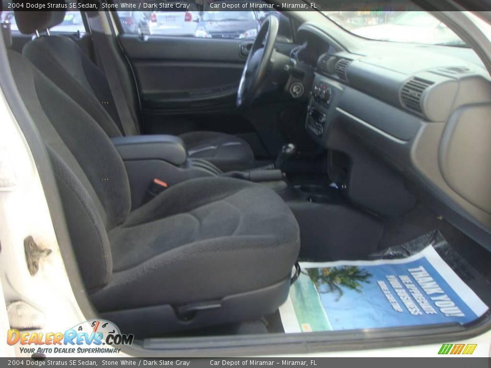 2004 Dodge Stratus SE Sedan Stone White / Dark Slate Gray Photo #11