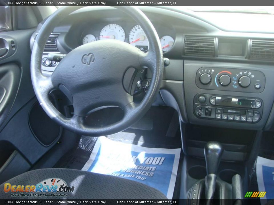 2004 Dodge Stratus SE Sedan Stone White / Dark Slate Gray Photo #13