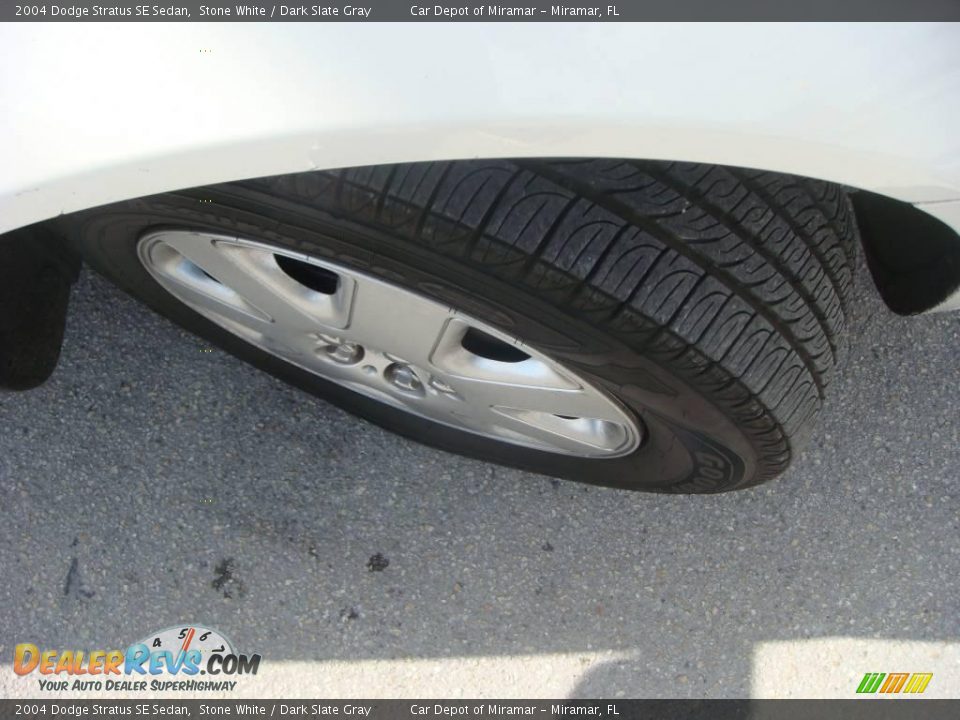 2004 Dodge Stratus SE Sedan Stone White / Dark Slate Gray Photo #14