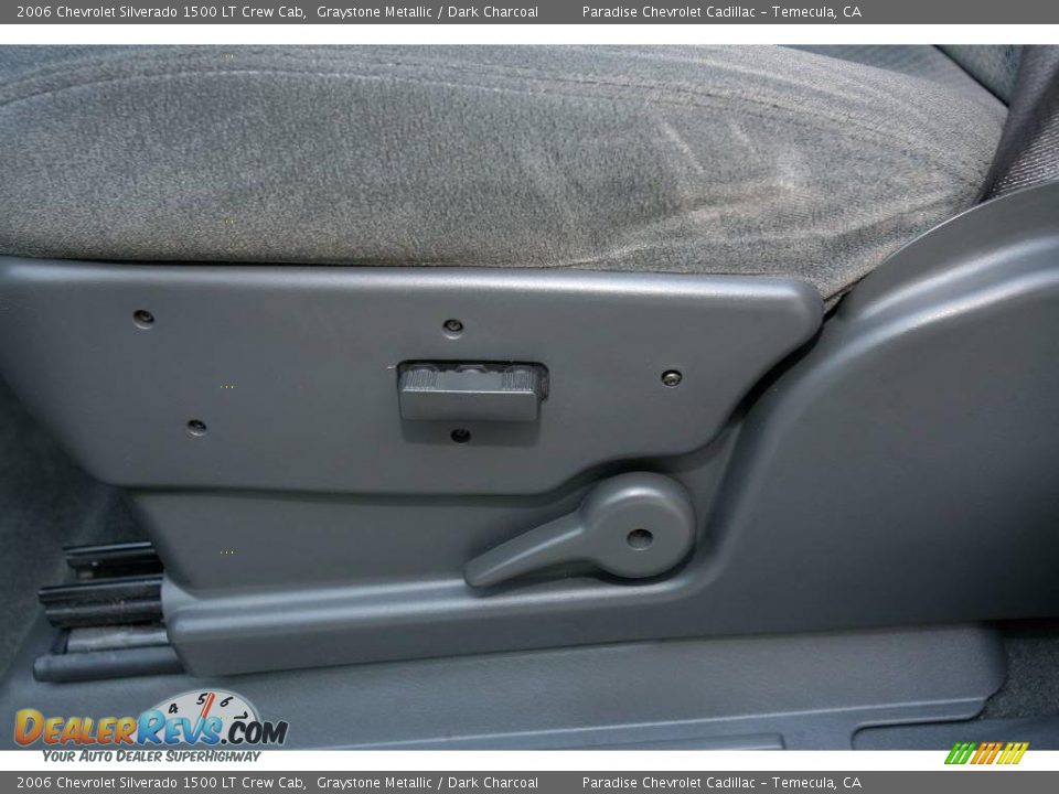 2006 Chevrolet Silverado 1500 LT Crew Cab Graystone Metallic / Dark Charcoal Photo #23