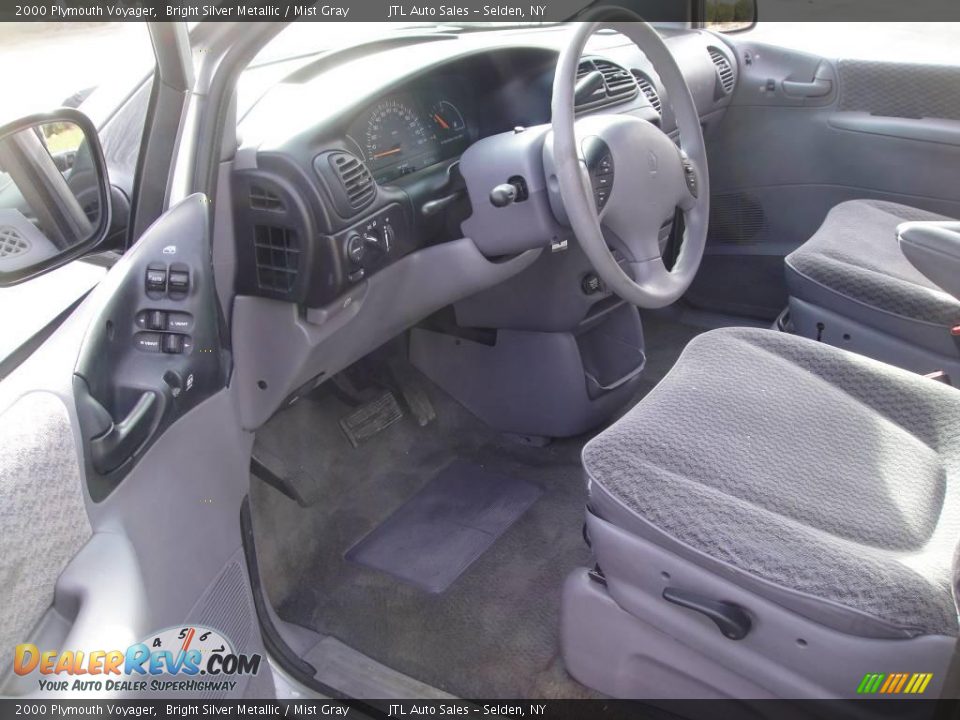 2000 Plymouth Voyager Bright Silver Metallic / Mist Gray Photo #12