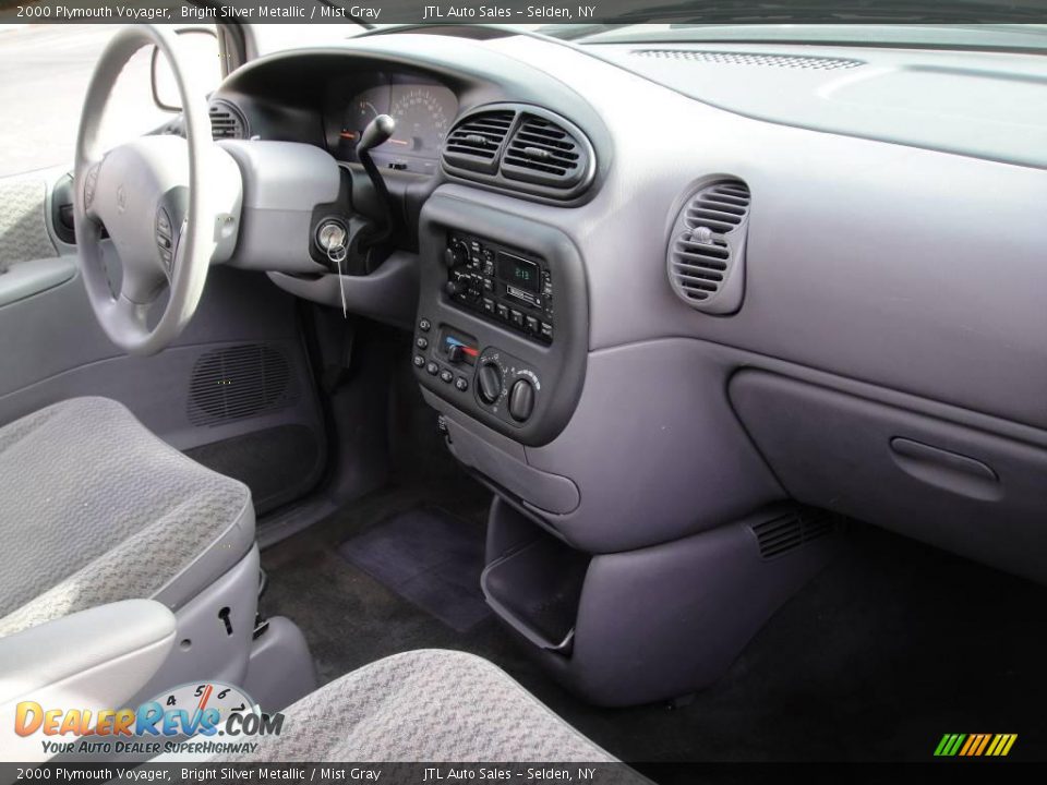 2000 Plymouth Voyager Bright Silver Metallic / Mist Gray Photo #13