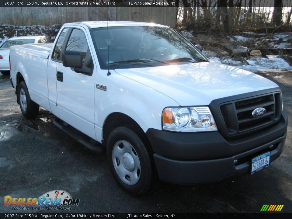 2007 Ford F150 XL Regular Cab Oxford White / Medium Flint Photo #2
