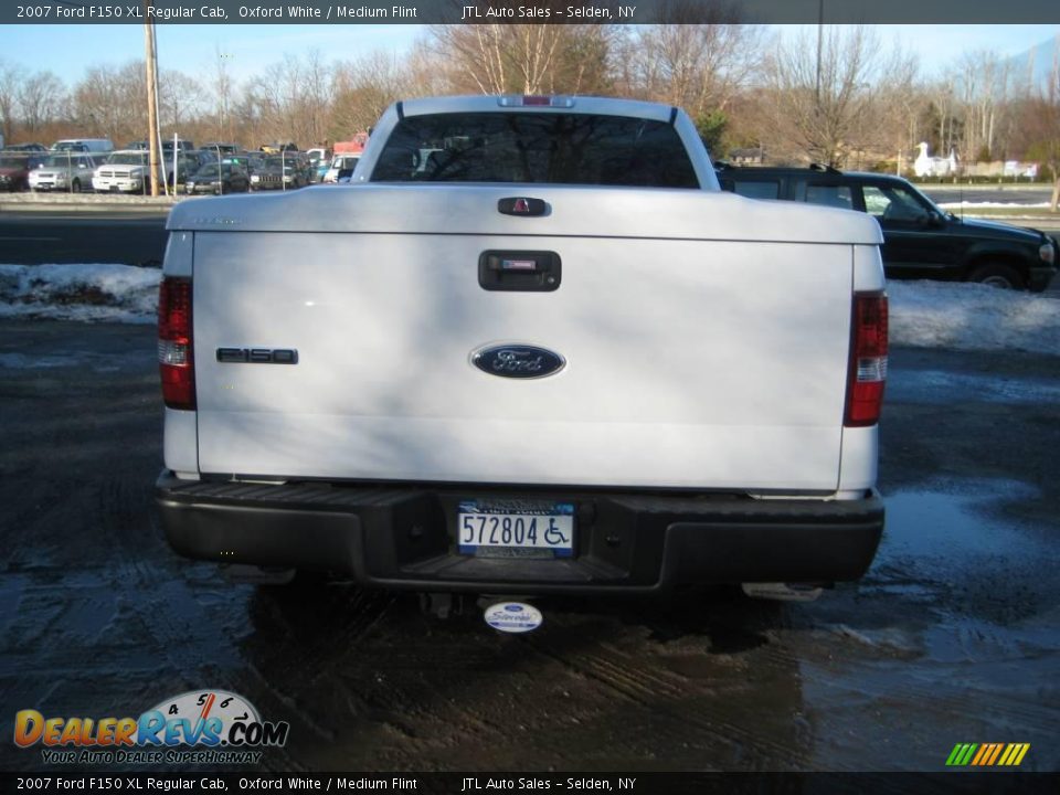 2007 Ford F150 XL Regular Cab Oxford White / Medium Flint Photo #5