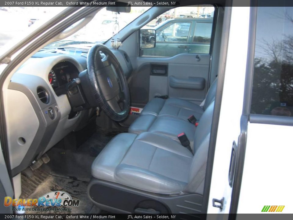 2007 Ford F150 XL Regular Cab Oxford White / Medium Flint Photo #6