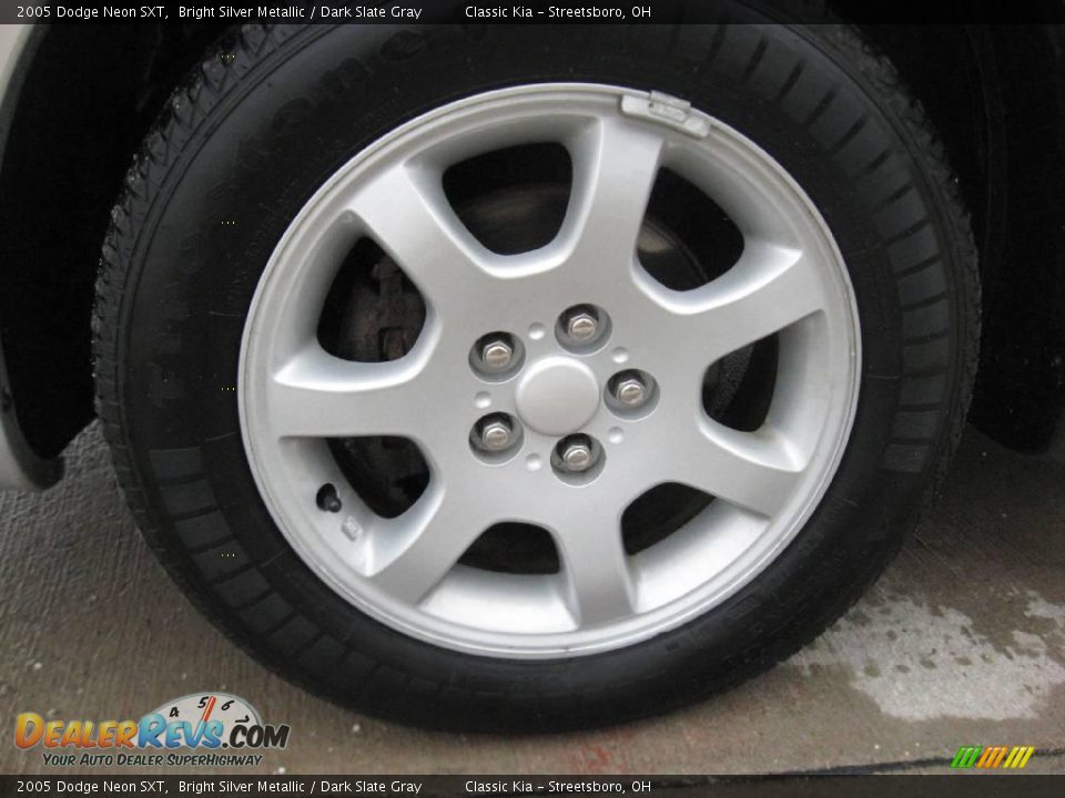 2005 Dodge Neon SXT Bright Silver Metallic / Dark Slate Gray Photo #13