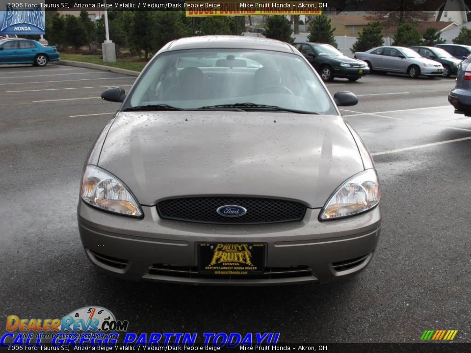2006 Ford Taurus SE Arizona Beige Metallic / Medium/Dark Pebble Beige Photo #4
