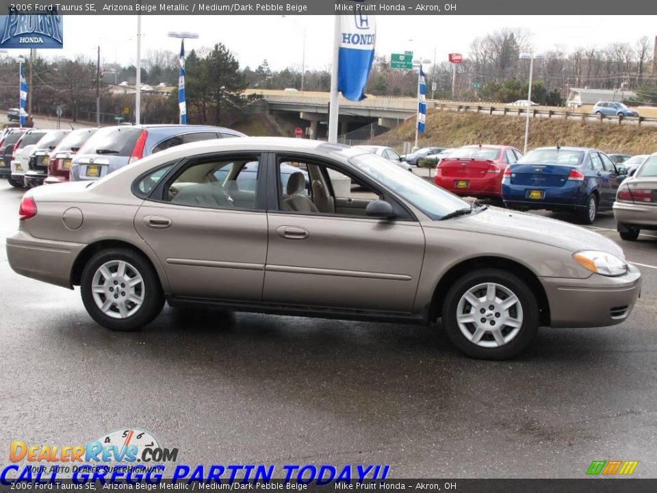 2006 Ford Taurus SE Arizona Beige Metallic / Medium/Dark Pebble Beige Photo #5