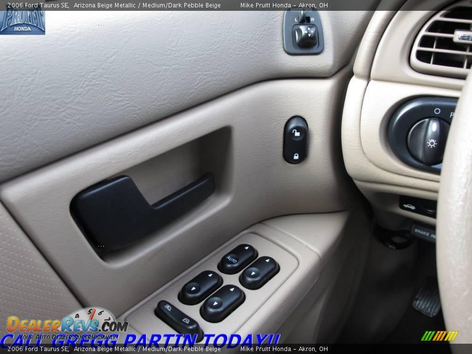 2006 Ford Taurus SE Arizona Beige Metallic / Medium/Dark Pebble Beige Photo #16