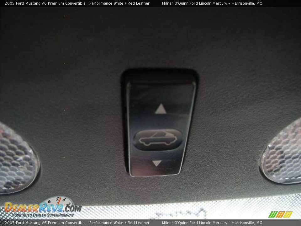 2005 Ford Mustang V6 Premium Convertible Performance White / Red Leather Photo #19