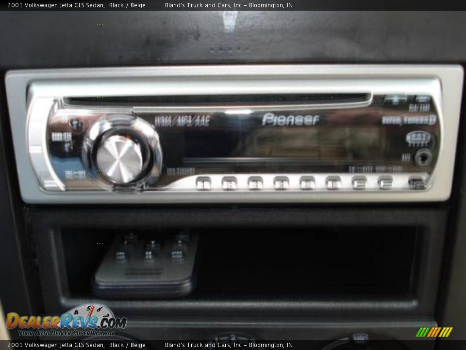 2001 Volkswagen Jetta GLS Sedan Black / Beige Photo #17